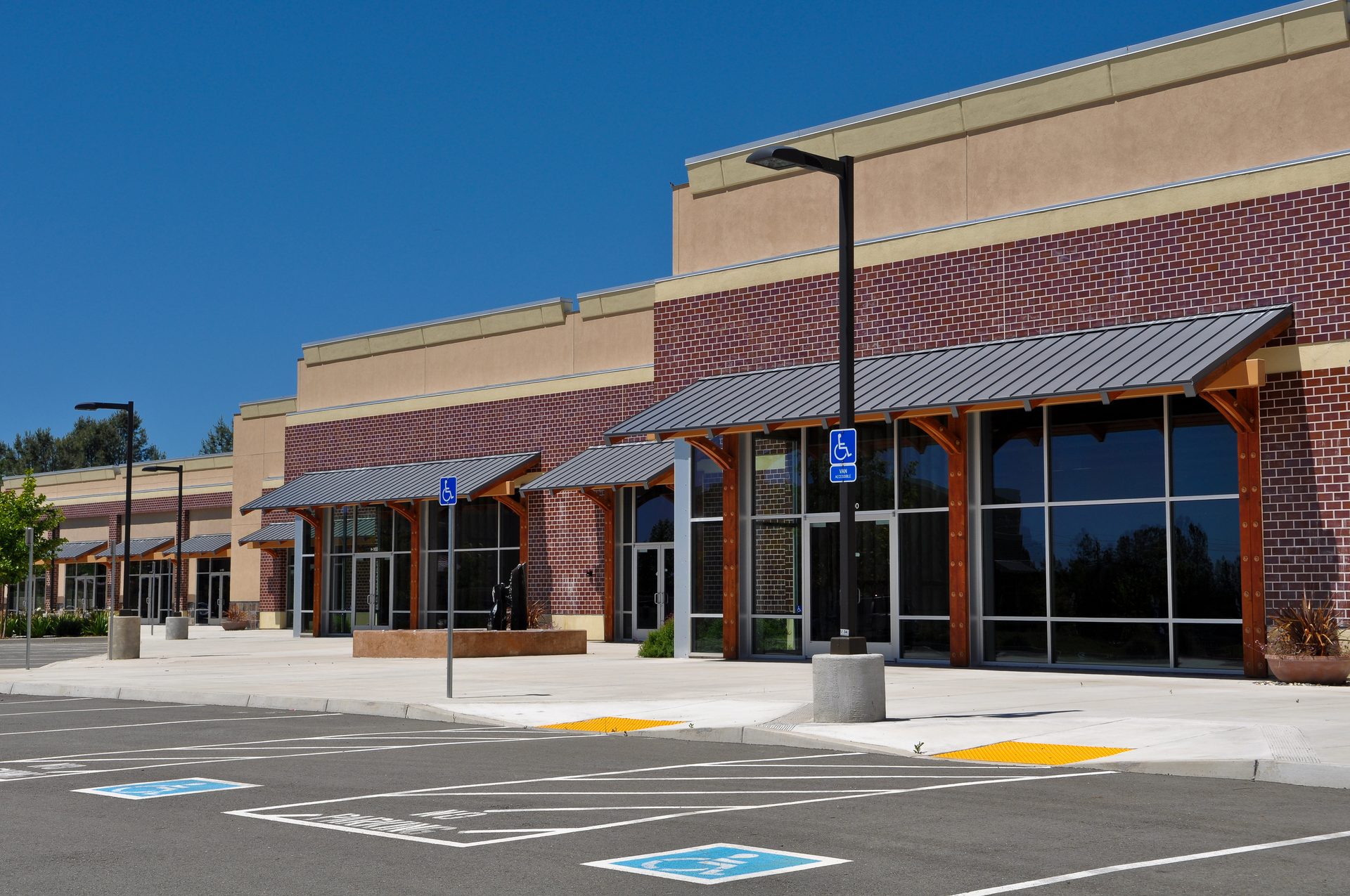Multi-tenant retail shopping center under commercial property management